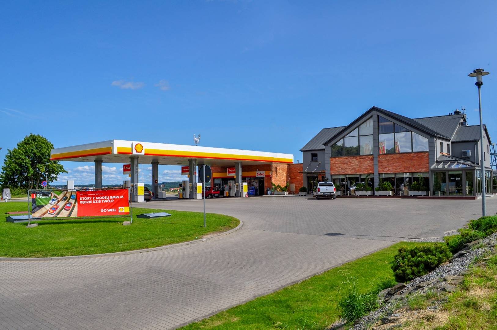 Kompleks Stacja Snu: stacja paliw, restauracja i hostel przy drodze 212 pod Bytowem